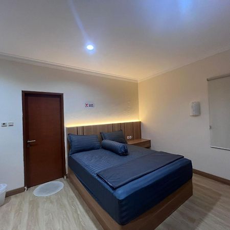 Wisma Delapan Mitra Reddoorz จาการ์ตา ภายนอก รูปภาพ