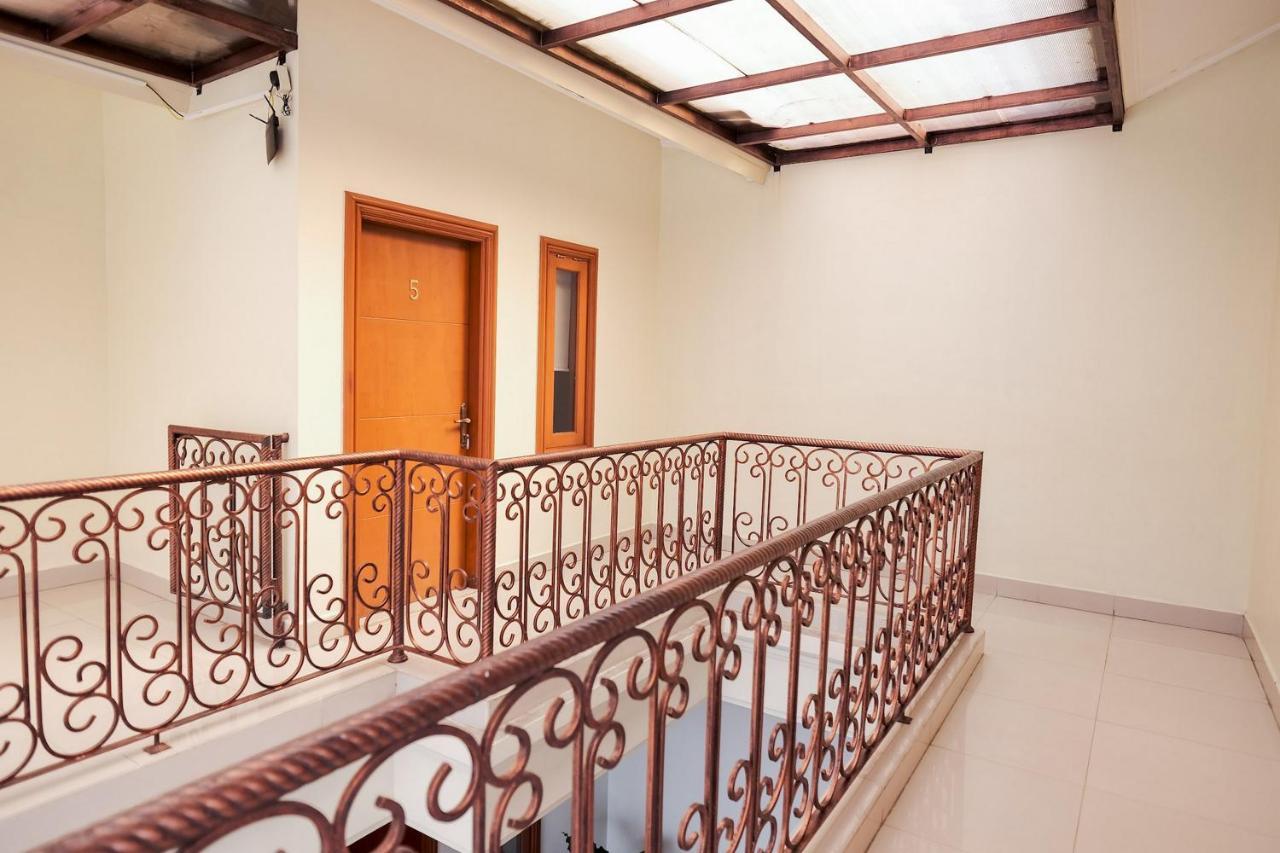 Wisma Delapan Mitra Reddoorz จาการ์ตา ภายนอก รูปภาพ