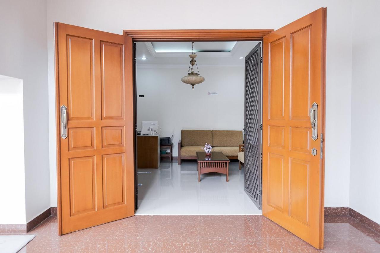 Wisma Delapan Mitra Reddoorz จาการ์ตา ภายนอก รูปภาพ