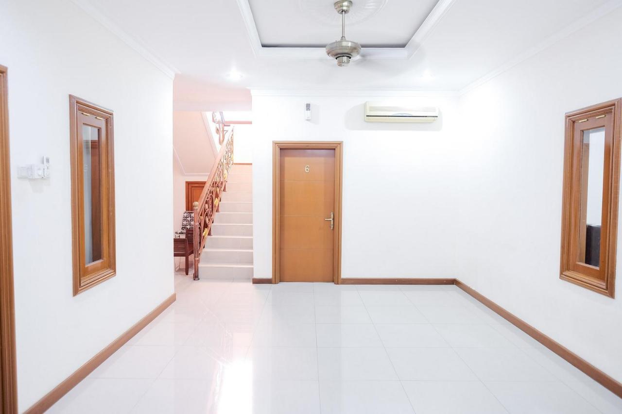 Wisma Delapan Mitra Reddoorz จาการ์ตา ภายนอก รูปภาพ