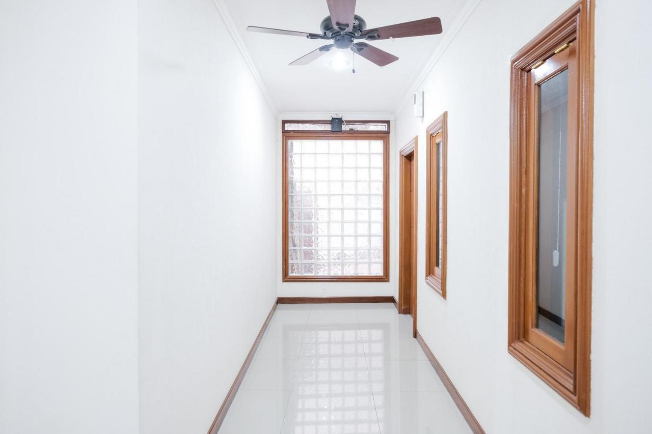 Wisma Delapan Mitra Reddoorz จาการ์ตา ภายนอก รูปภาพ