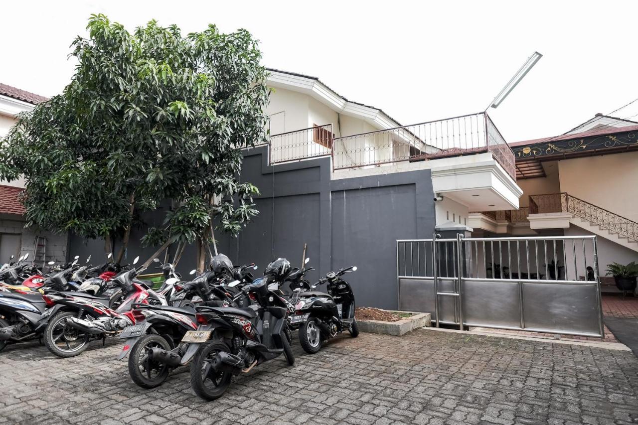 Wisma Delapan Mitra Reddoorz จาการ์ตา ภายนอก รูปภาพ