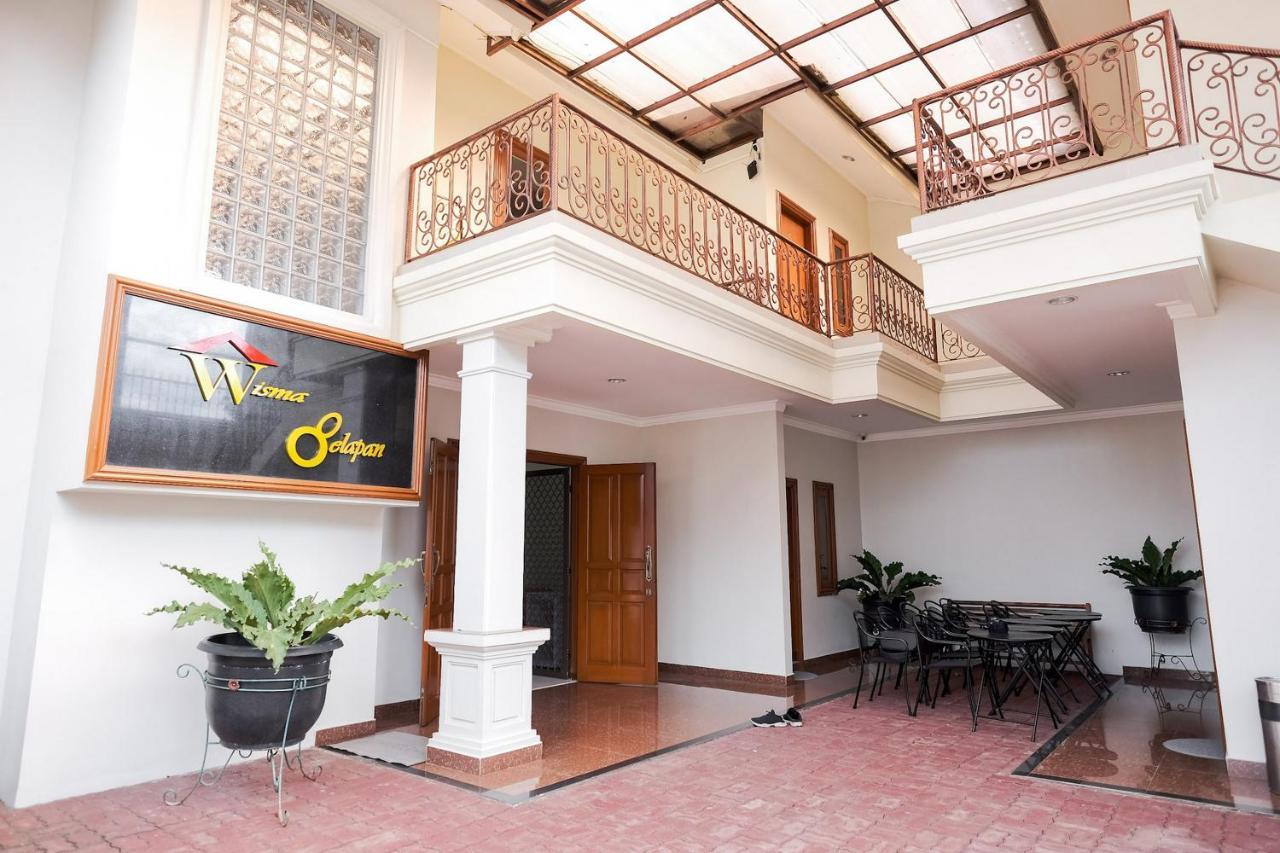 Wisma Delapan Mitra Reddoorz จาการ์ตา ภายนอก รูปภาพ