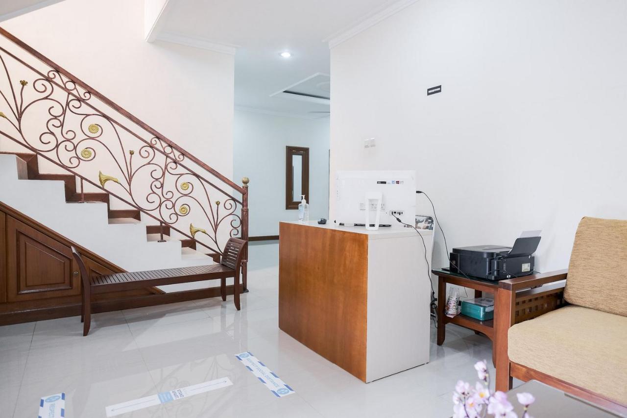 Wisma Delapan Mitra Reddoorz จาการ์ตา ภายนอก รูปภาพ