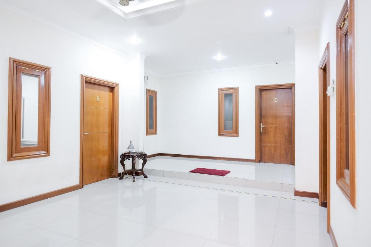 Wisma Delapan Mitra Reddoorz จาการ์ตา ภายนอก รูปภาพ