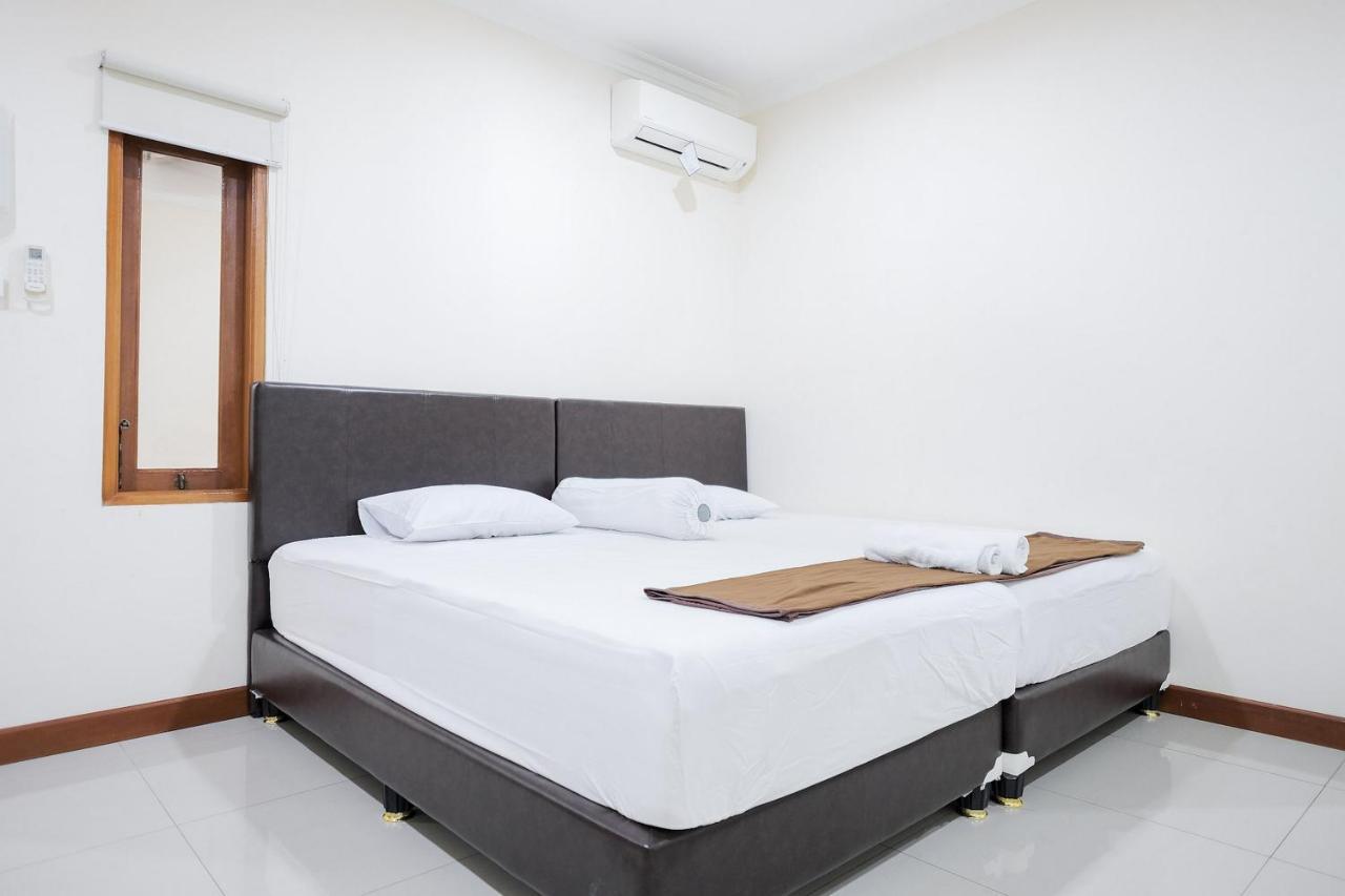 Wisma Delapan Mitra Reddoorz จาการ์ตา ภายนอก รูปภาพ