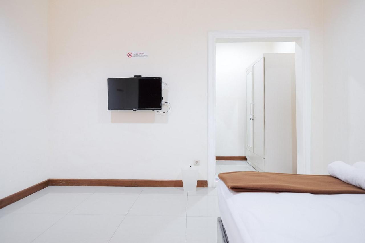 Wisma Delapan Mitra Reddoorz จาการ์ตา ภายนอก รูปภาพ