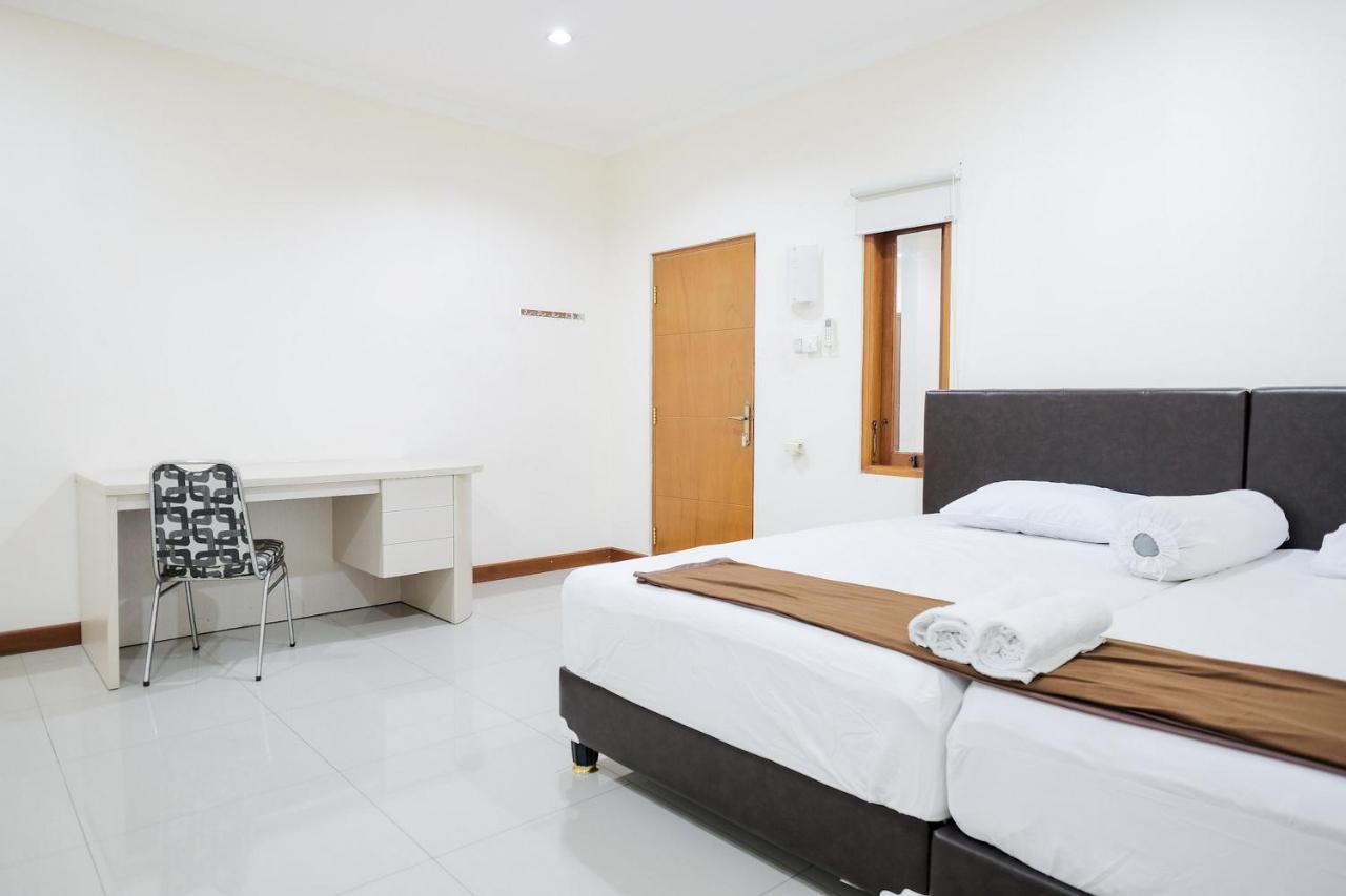 Wisma Delapan Mitra Reddoorz จาการ์ตา ภายนอก รูปภาพ