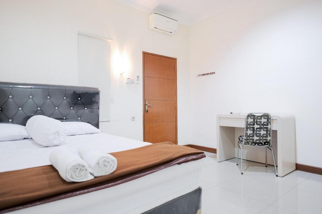 Wisma Delapan Mitra Reddoorz จาการ์ตา ภายนอก รูปภาพ